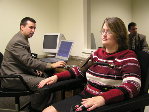 Polygraph examination with computerized polygraph system